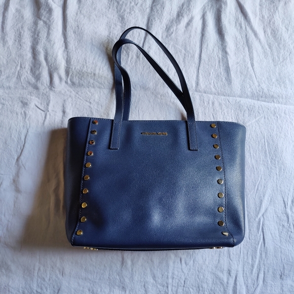 Michael Kors Handbags - Michael Kors Medium Tote